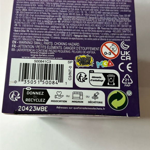 Mini Kylie Jenner BRATZ Collectible Doll Set - Picture 2 of 4